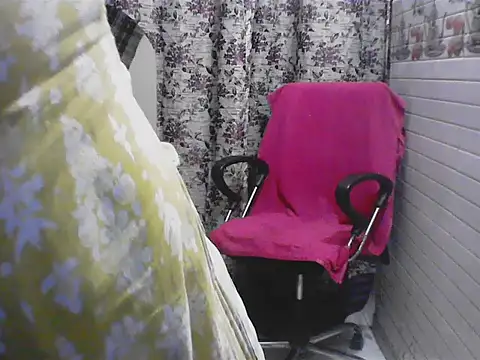 LovingPihu webcam