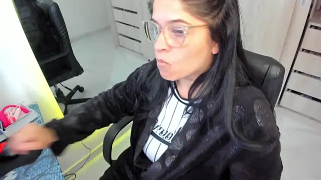 BellaFlaming webcam