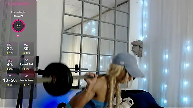 SarahRaynex live cam on StripChat