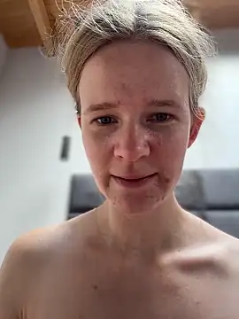 Bikergirl_97 webcam