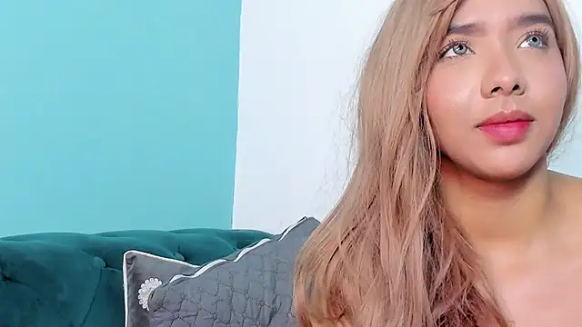 HiilaryBrownn webcam