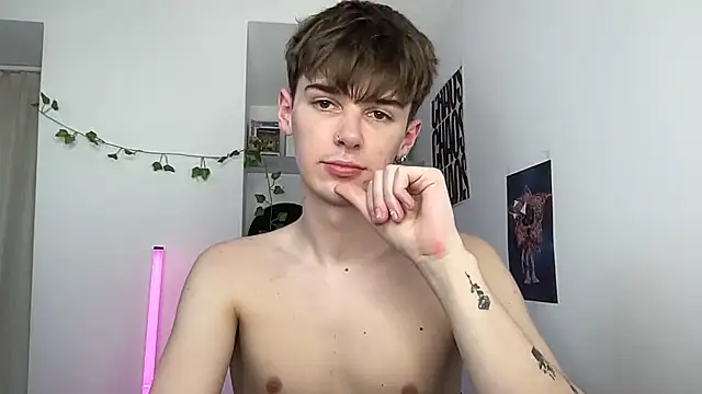 YourMilkyGuy webcam