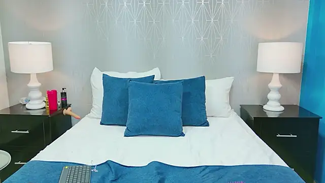 CarolineOlsen webcam