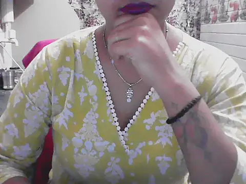 LovingPihu webcam