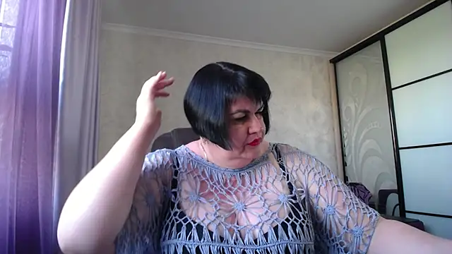 AlluringCurves webcam