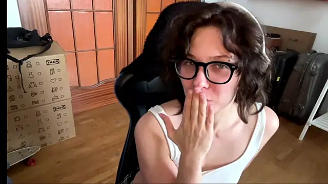 PillowPeachX webcam