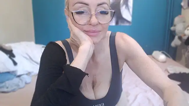 NADINNNE webcam