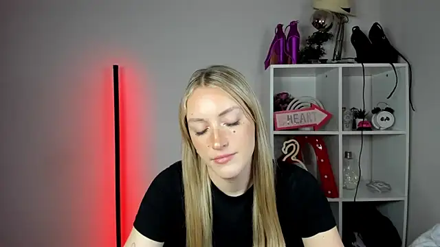 EvelynBlond webcam