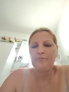 Divineblond webcam