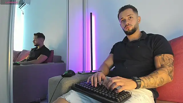 nicholasX1 live cam on StripChat
