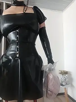 LatexDevil_Blondie webcam