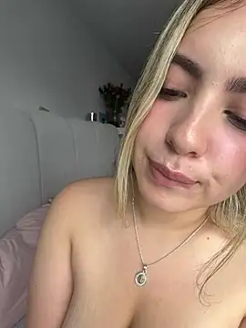 Cloee_Rainbow1 webcam