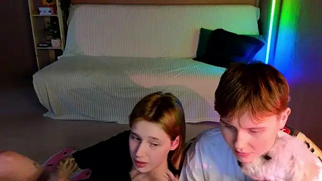 two_gerls_here webcam