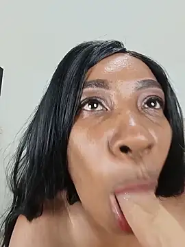 MadameEbony live cam on StripChat