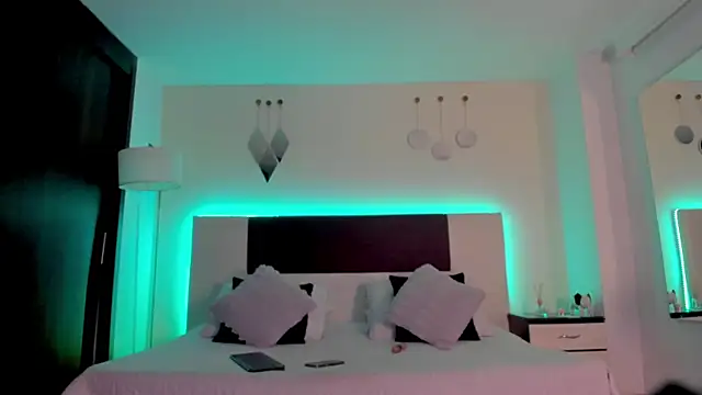 Sky_Loren live cam on StripChat