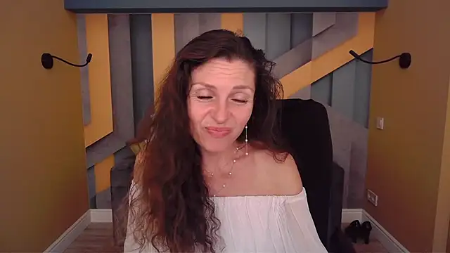 EllaLong webcam