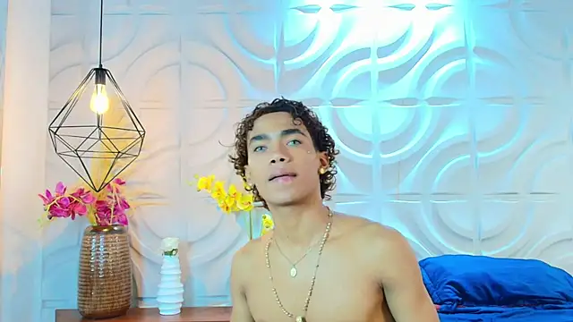 AlanCutee webcam