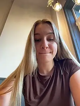 sashacatt (F young) - Masturbation+pinching nipples 🍒💋