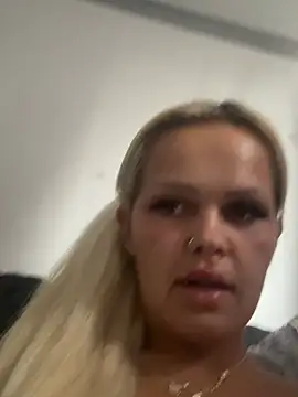 BlondeMilfXo