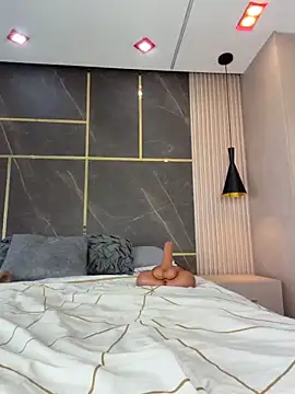 emily-Hornyy live cam on StripChat