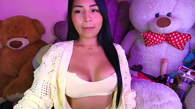 Pocahontascute_33 live cam on StripChat