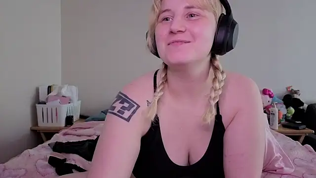 Glitch_Witch live cam on StripChat
