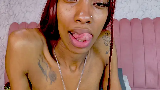 SCARLHETTBROWN live cam on StripChat