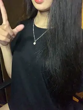 Nhinhi18 live cam on StripChat