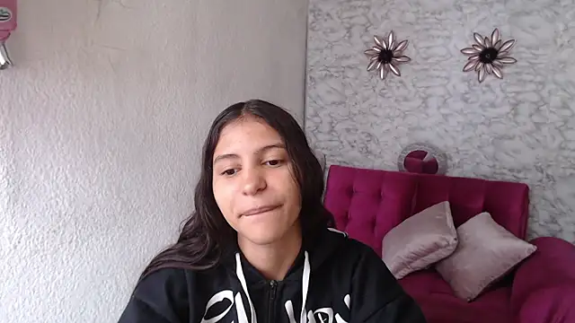 Evagirl69 live cam on StripChat