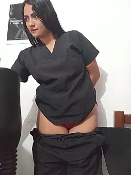 DaniellaGiraldo live cam on StripChat