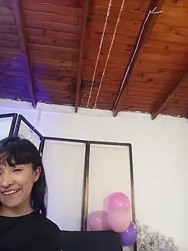 EmmaRay3 live cam on StripChat