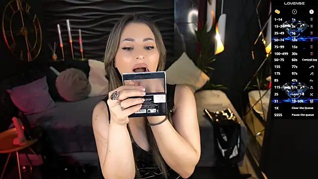 KylieMellow live cam on StripChat