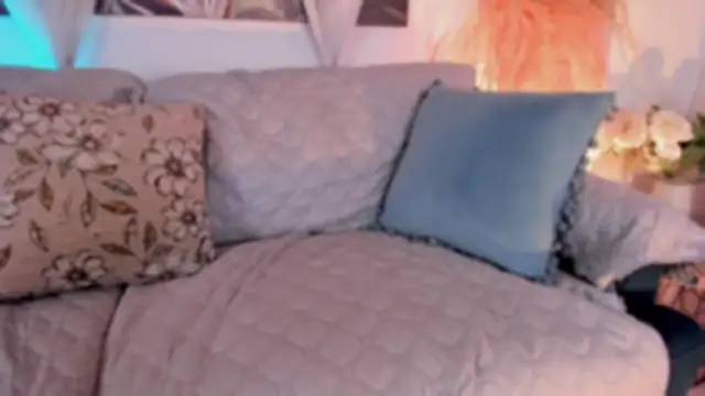 Nicolle_W live cam on StripChat