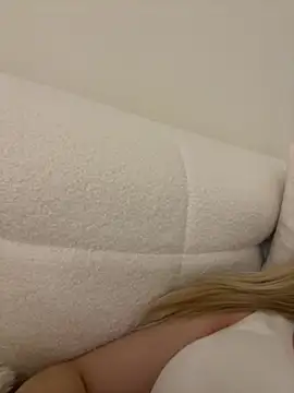 Barbieblondine webcam