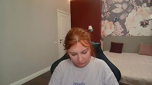 AngelinaLow webcam