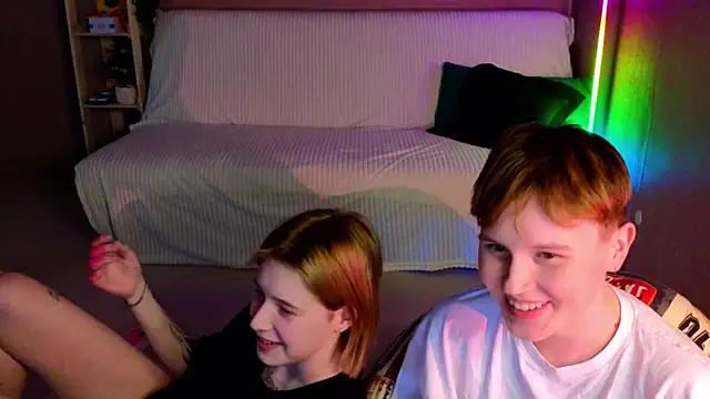 two_gerls_here webcam