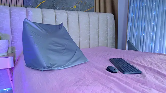 mia_scot webcam