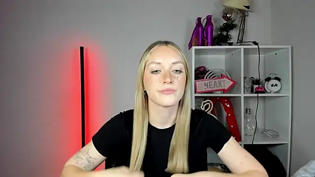 EvelynBlond webcam