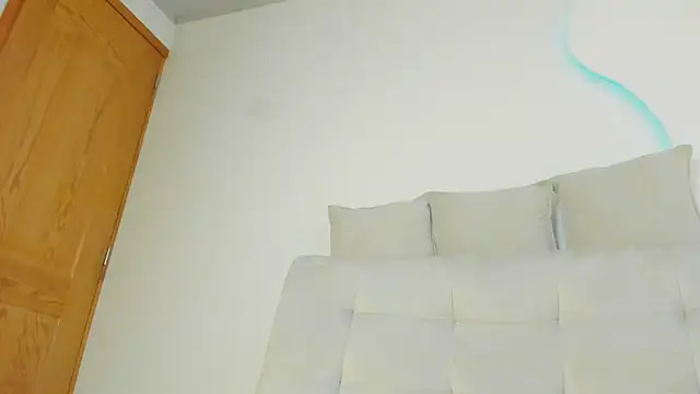 LeoCarter_ webcam
