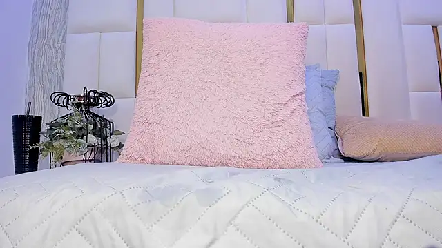 hillary_uckerman_ webcam