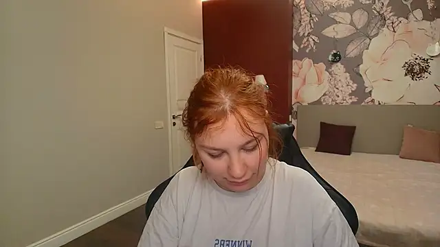AngelinaLow webcam