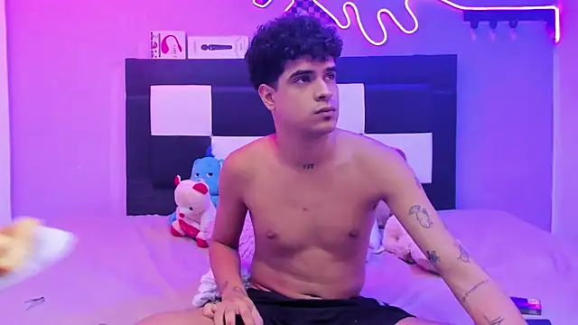 Lucky_boys__X live sex cam