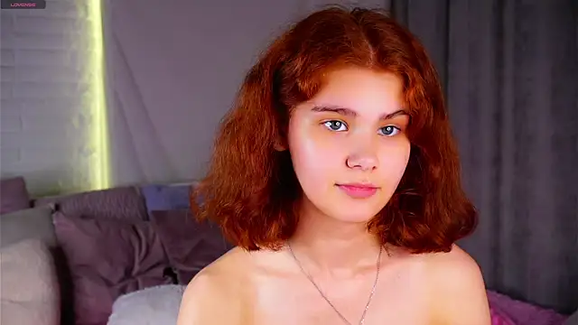 YettaCalabria live cam on StripChat