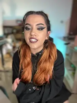 NikkiNix webcam