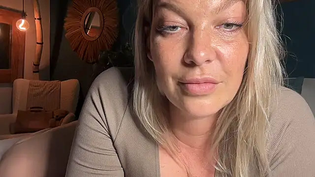 Cyberchickie-official webcam