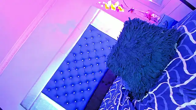 Sammybitchx live cam on StripChat