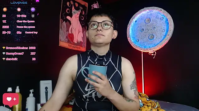 girl_intense444 webcam