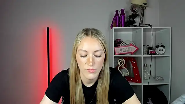 EvelynBlond webcam