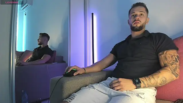 nicholasX1 live cam on StripChat