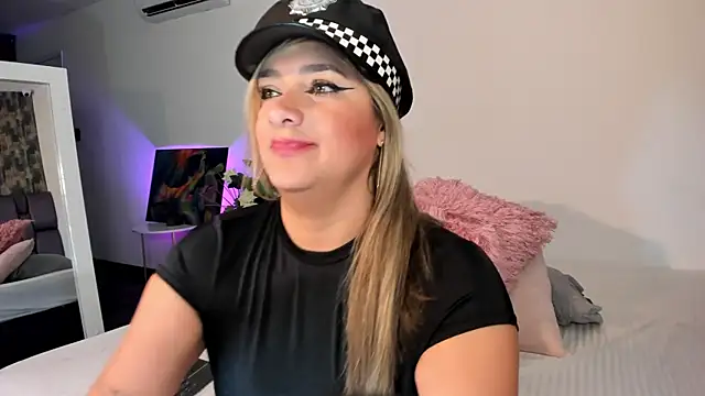 NicoleDiior live cam on StripChat